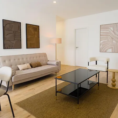 4da- Sunlit Apartment, Beautifully Designed In The Heart Of The City's Desirable Area Lisboa
