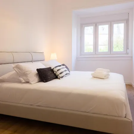 公寓 4da- Sunlit Apartment, Beautifully Designed In The Heart Of The City's Desirable Area Lisboa