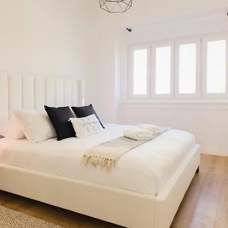 4da- Sunlit Apartment, Beautifully Designed In The Heart Of The City's Desirable Area 公寓 Lisboa