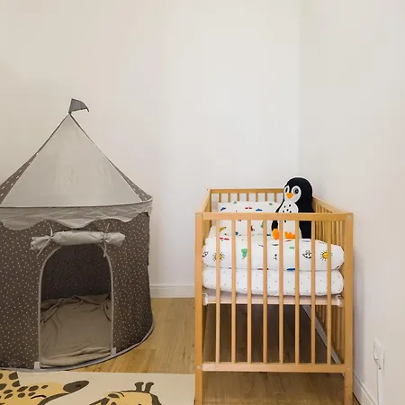4da- Sunlit Apartment, Beautifully Designed In The Heart Of The City's Desirable Area 公寓 *