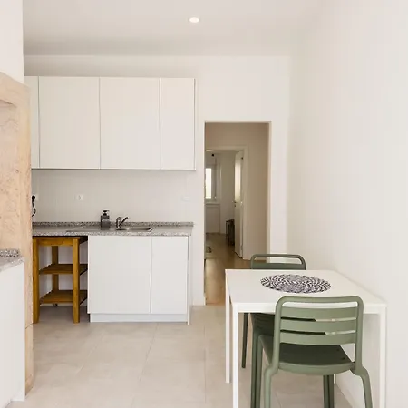 4da- Sunlit Apartment, Beautifully Designed In The Heart Of The City's Desirable Area * Lisboa