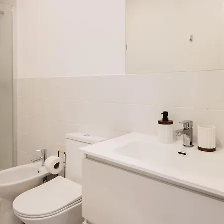 公寓 4da- Sunlit Apartment, Beautifully Designed In The Heart Of The City's Desirable Area Lisboa