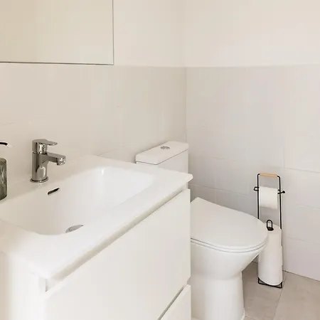 4da- Sunlit Apartment, Beautifully Designed In The Heart Of The City's Desirable Area 公寓 *